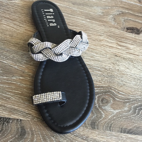 Tiara Los Angeles Rhinestone Bling Toe Sandal NWOT - Picture 2 of 6